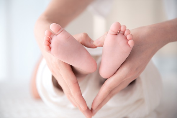 新生儿入住高价月子会所险丧命 母婴护理行业乱象引关注 