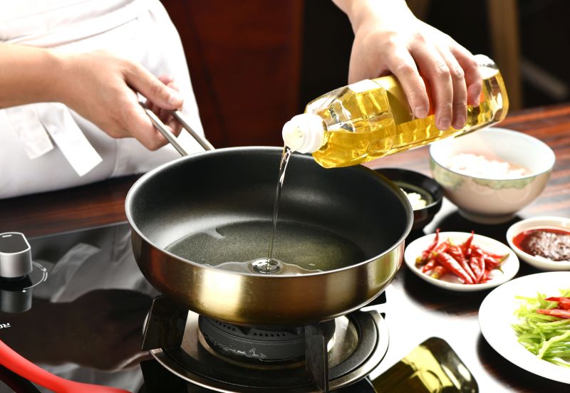 食用油行业面对油罐车混装事件，如何展开舆情工作和危机公关？