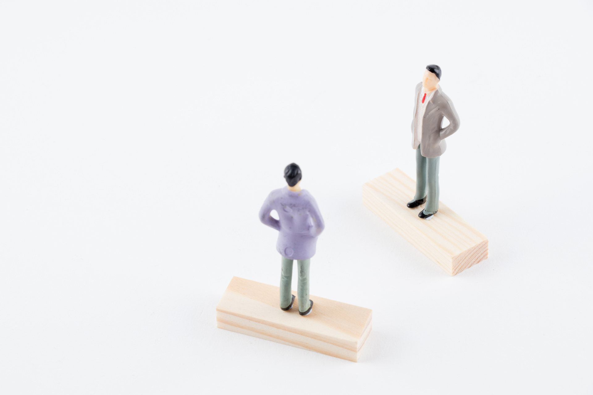 竞品舆情周报模板与自动生成：怎么持续盯竞品