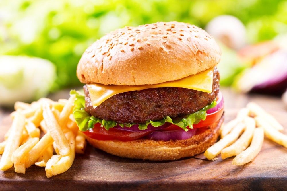 餐饮舆情：舆论如何看待麦当劳CEO假吃事件 