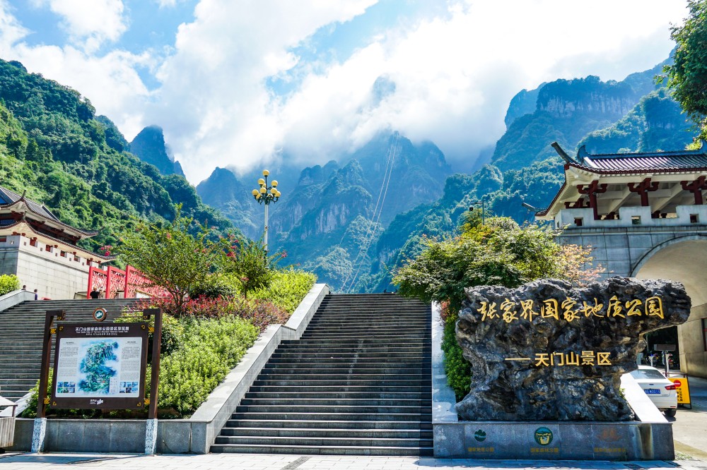 新能源车舆情：舆论如何看待​奇瑞汽车挑战天门山事件